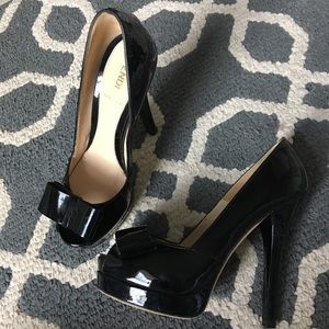 Black patent leather fendi platform pumps